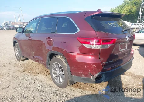 2018 Toyota Highlander Xle z USA, uszkodzony, nr VIN 5TDJZRFH8JS906164